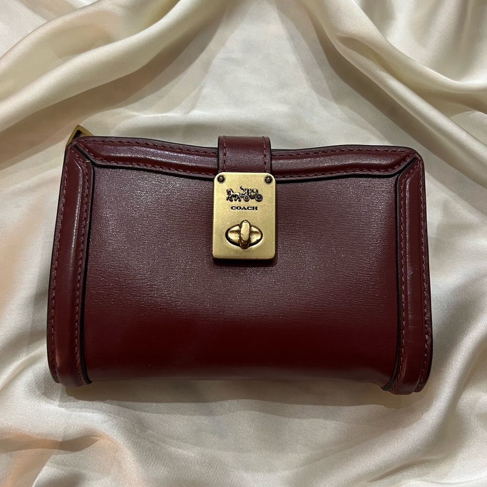 Coach Hutton Wallet | burgundy calfskin leather